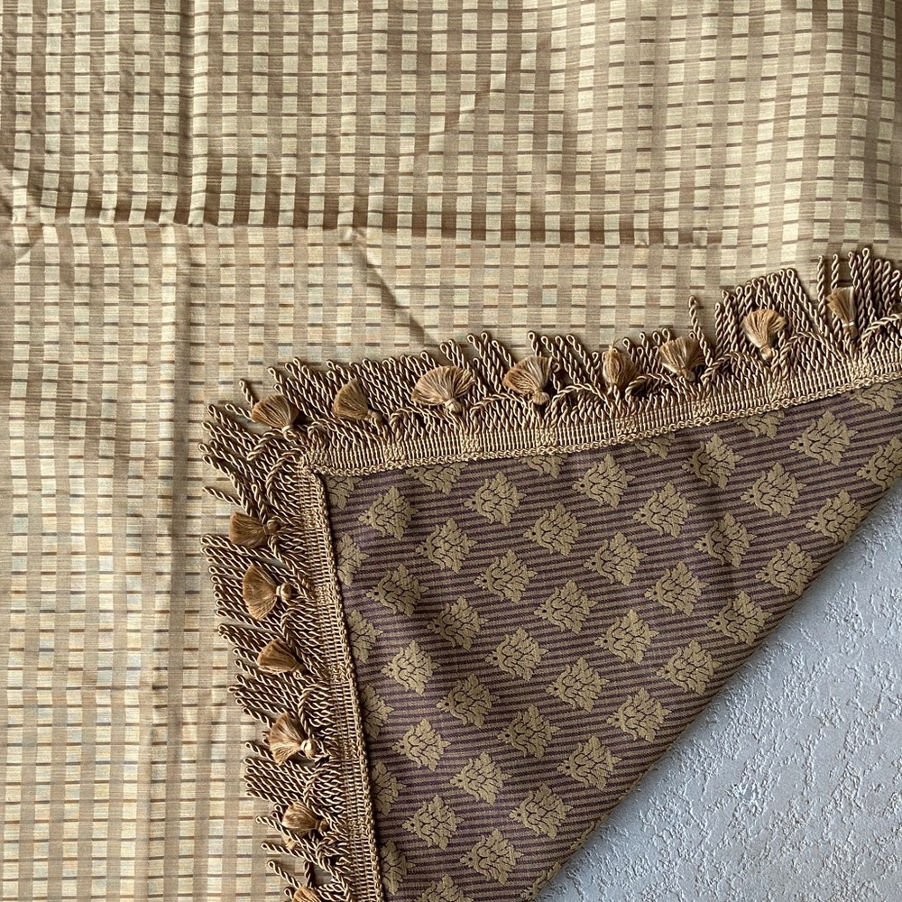 42-45” Reversible Table Topper with beautiful fringe- offers welcome